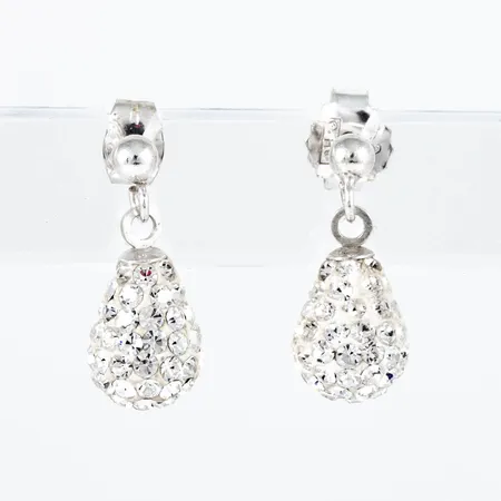 Hängande örhängen Droppar i silver (925/1000) med kristaller. De är 3 - 7 mm breda, 16 mm långa och väger 1,4g.