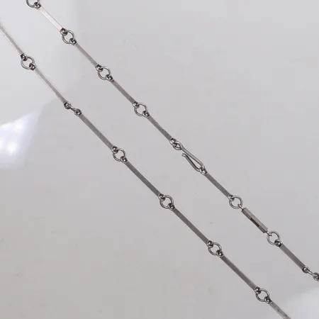 Collier, Wiwen Nilsson, ring och stavlänk, stavarnas längd 12,8mm, signerat, tillverkad år 1971, längd ca 58,5cm, bredd 2,2mm, sterlingsilver, 925/1000 silver Vikt: 18,7 g