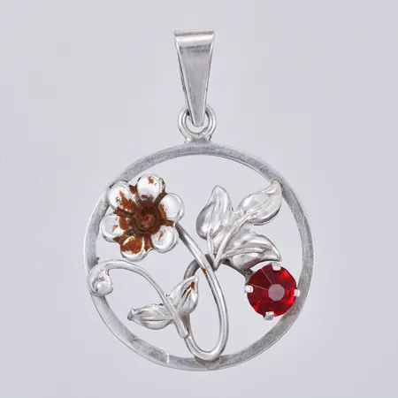 Hänge blomma med röd sten Ge-Kå-Smyckek G Kaplan år 1950, längd: ca 3,5cm bredd: ca 24mm, 830/1000 silver Vikt: 3 g