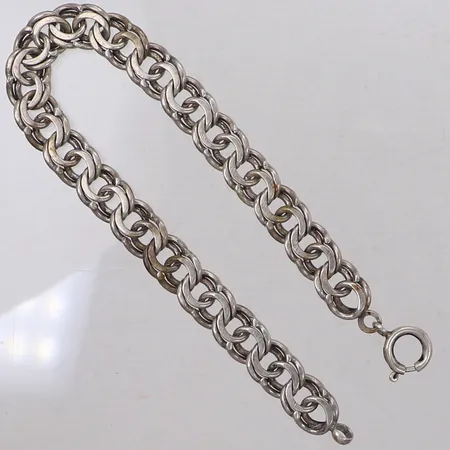Armband Bismarck, längd ca 19,5cm, bredd 8,5mm, lås i behov av justering, 830/1000 silver Vikt: 17,8 g
