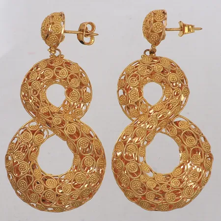 Ett Par örhängen, längd 73,7mm, bredd 35,7mm, buckliga, 21k Vikt: 37,6 g