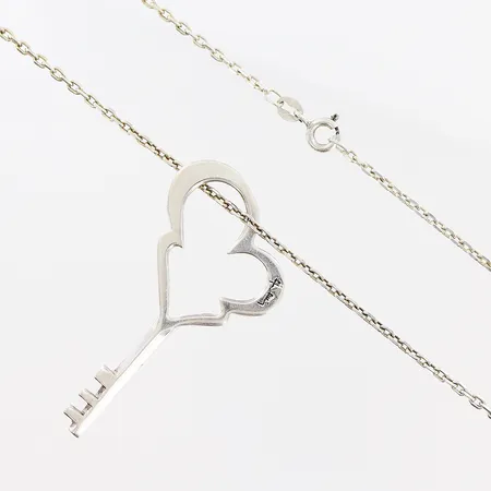 Collier Efva Attling, Crazy heart key, kedjans längd 60cm, hänge 5cm, silver 925/1000 Vikt: 10,9 g
