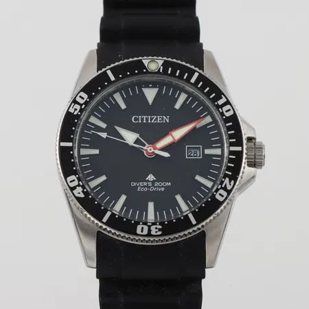 Herrur Citizen Eco-Drive,diameter ca 41.5 mm,tickar igång men ej funktionstestad.