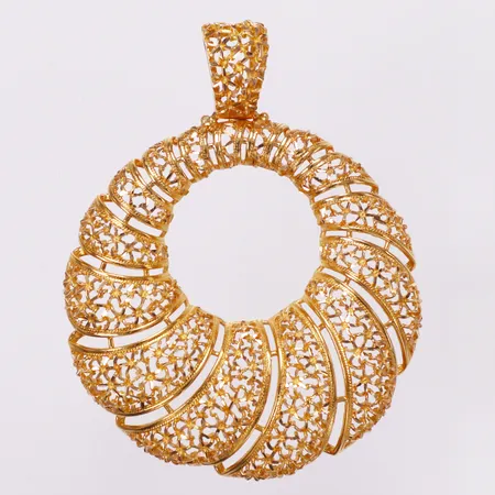 Hänge genombrutet mönster, 49x62mm, 21K  Vikt: 15,2 g