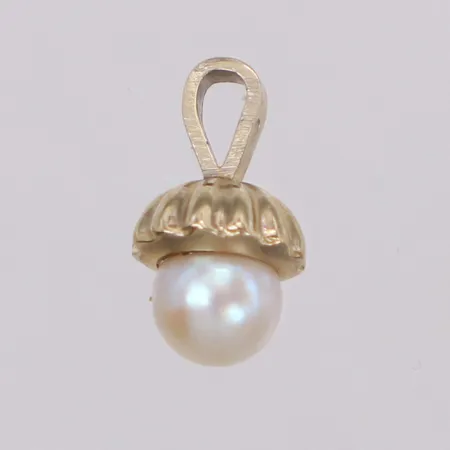 Hänge med pärla, längd 13,8mm, bredd 7,7mm, 18K Vikt: 0,9 g