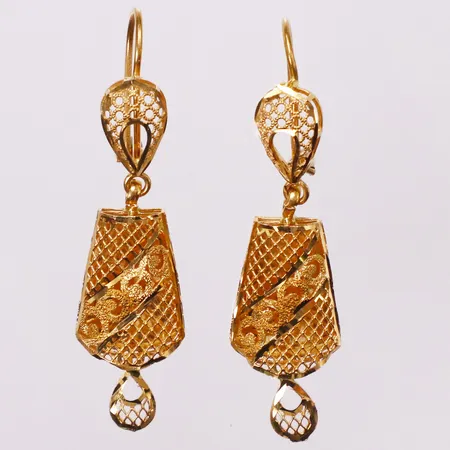 Ett par örhängen genombrutet mönster, 45x12mm, 21K  Vikt: 4,5 g
