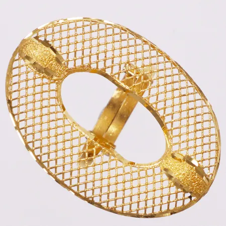 Ring genombrutet mönster, stl 15¾, bredd 4-34mm, reglerbar skena, skev, 21K  Vikt: 3,7 g