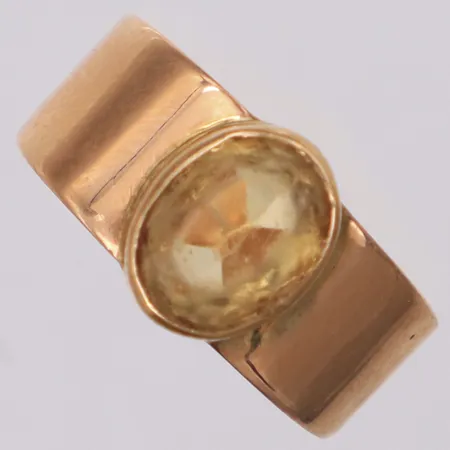 Ring med gul sten, stl 16, bredd 8,8mm, 18K Vikt: 2 g