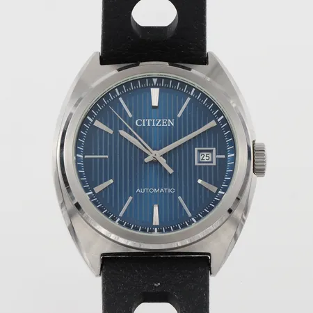 Herrur Citizen Automatic diameter ca 42.5 mm,tickar igång men ej funktionstestad.