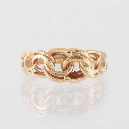 Ring 18k Bismarck,storlek 16 ¾ mm,bredd 2.5-7.5 mm. Vikt: 2,7 g