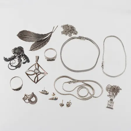 Diverse silversmycken,några defekta. Vikt: 71,9 g