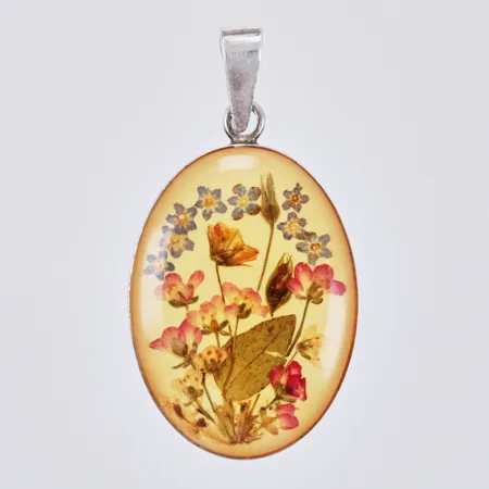 Hänge med pressade blommor BEH Bengt Hallberg, längd: ca 3,4cm, bredd: ca 18mm, 830/1000 silver  Vikt: 4,3 g