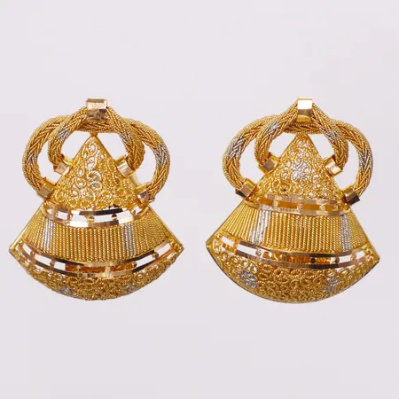 Ett par örhängen vitguldsdetaljer, 25mm, 21K Vikt: 9,4 g