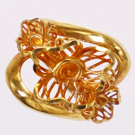 Ring blomdekor, stl 17½, bredd 3,6-22mm, 21K  Vikt: 7,6 g
