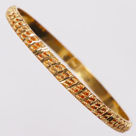 Armring genombrutet mönster, Ø57mm, bredd 4,8mm, 21K  Vikt: 7,3 g