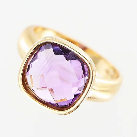 Ring, lila sten, stl 16½, bredd 3-11mm, GHA, 18K.  Vikt: 6 g