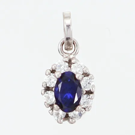 Hänge vitguld med vita stenar samt en syntetisk safir, 16x7mm, 18K Vikt: 1,6 g
