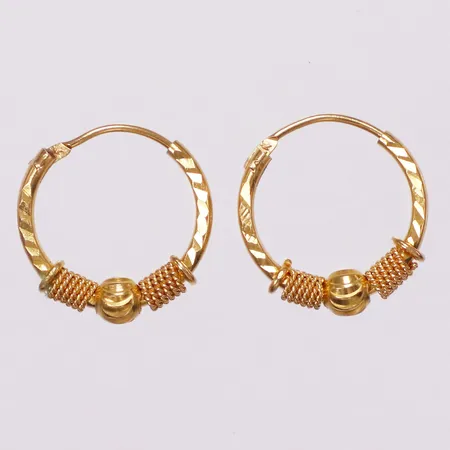 Ett par örhängen 17mm, 21K  Vikt: 2,2 g