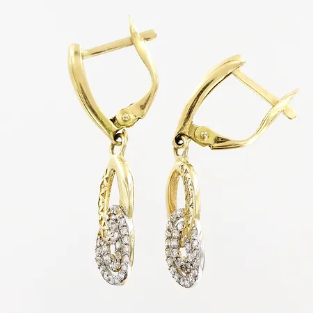 Ett par örhängen, vita stenar, 34x7,5mm, 18K.  Vikt: 3,2 g