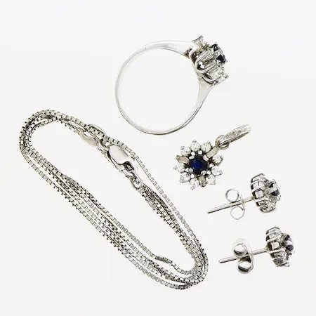 Set med stenar, ring 15¾, ett par örhängen Ø7,5mm, kedja 40,5cm, hänge 19mm, silver 925/1000 Vikt: 6,7 g
