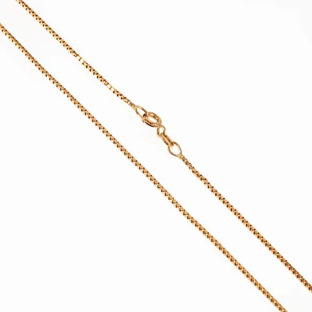 Kedja Venezia i 18K guld. Den är 48 cm lång, 1,1 mm bred och väger 4,6g. Springring. Slitna länkar. 