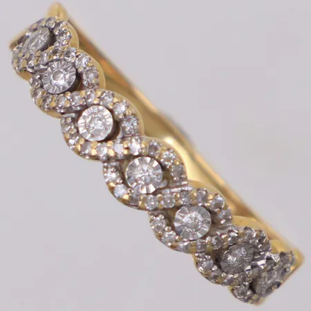 Ring med briljantslipade diamanter 7xca 0,01ct samt åttkantslipade diamanter ca 63st x ca 0,005ct, GHA, 18K Vikt: 2,5 g