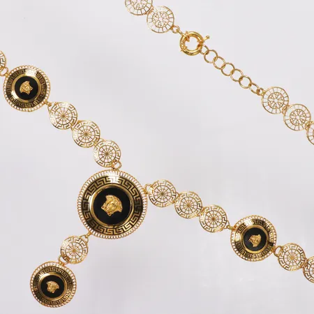 Collier Medusa, svarta dekor, 46,5-49cm, OBS! ej märkesdesign, 21K  Vikt: 34,9 g