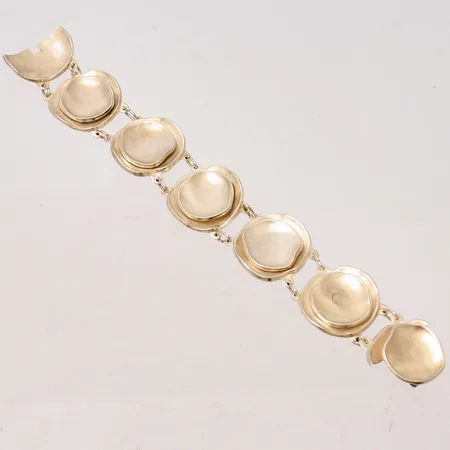 Armband i silver, 18,5cm, bredd 27mm, 925/1000, tillverkad av Hämeenlinna Kultakeskus Oy, år 1974, vikt 36,42g.