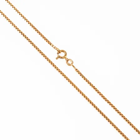 Kedja Venezia i 18K guld. Den är 61 cm lång, 1,3 mm bred och väger 8,7g. Springring. 