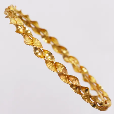Armring vågmönster, ca Ø65mm, bredd 5,7mm, 22K  Vikt: 11,6 g