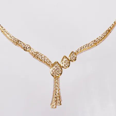 Collier vita stenar, halvstelt, ca 41cm, stenar saknas, 21K  Vikt: 18,9 g