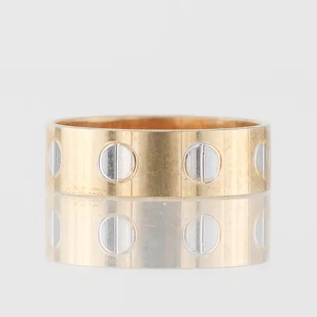 Ring förgyllt Silver,storlek 18 ¼ mm, bredd 6 mm,ej märkesdesign. Vikt: 3,1 g