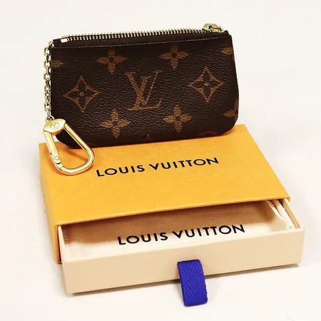 Nyckelhållare Louis Vuitton, monogramcanvas, 12x7cm, viss doft, smärre slitage på metallbeslag, dustbag, box. 