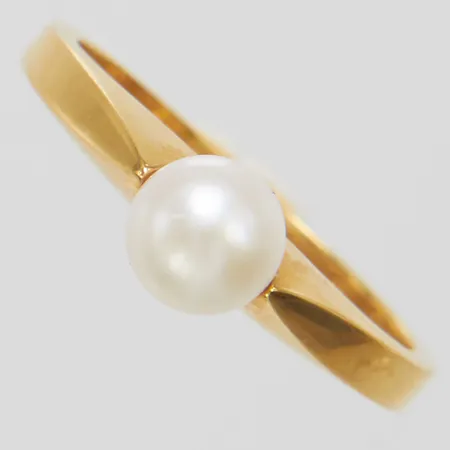 Ring, odlad pärla, stl: 18, GHA, 18K,  Vikt: 3,4 g