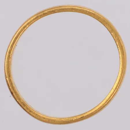 Ring, stl 17¼, bredd 4,3mm, personlig gravyr, 23K Vikt: 5 g
