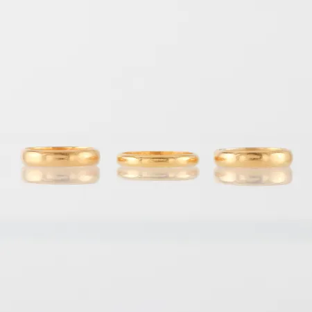 Ringar 3 st 23k med gravyrer. Vikt: 16,1 g