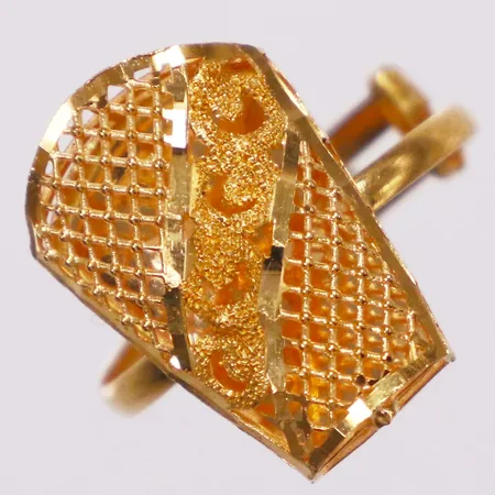 Ring genombrutet mönster, stl 17, bredd 3,4-17mm, reglerbar skena, 21K  Vikt: 2,1 g