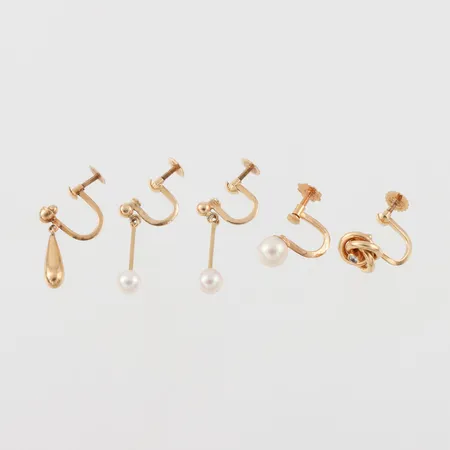 Örhängen 18k 5 st några med pärlor. Vikt: 5,3 g