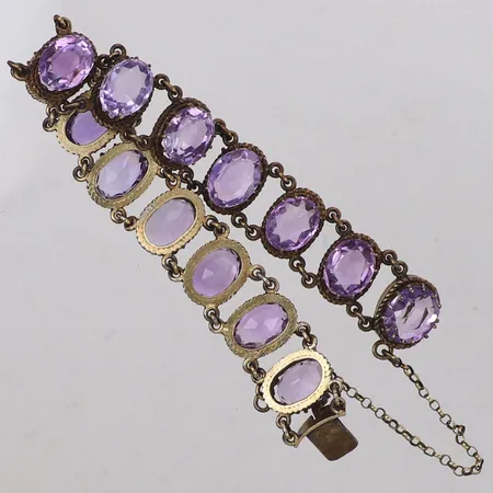 Armband med lila stenar, ca 16cm, bredd 13mm, säkerhetskedja, förgyllt silver. Bruttovikt: 23,5g Vikt: 0 g