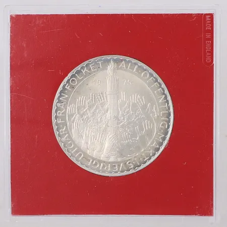 Minnesmynt 50kr, Ø36mm, I Sverige utgår från folket all offentlig makt, år 1975, plastetui, 925/1000 silver Vikt: 26,9 g