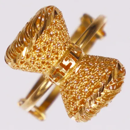 Ring filigran, stl 16¼, bredd 3-16mm, reglerbar skena, 21K  Vikt: 2,6 g