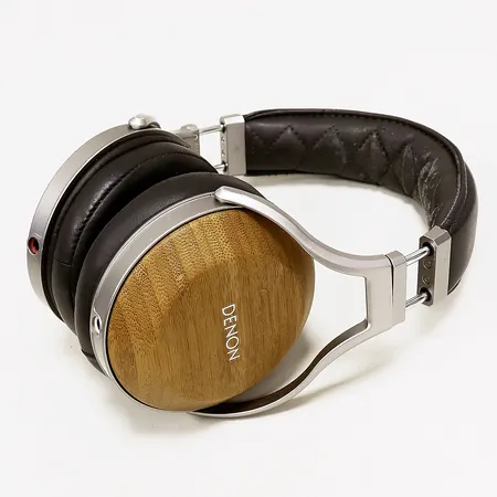 Ett par hörlurar Denon AHD9200 Bamboo, sladdar saknas, höger sida inget ljud, glapp/slitage, inga tillbehör.