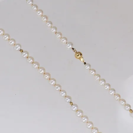 Pärlcollier Ø ca 6,8mm, längd 41cm, 6st gulddetaljer/ kulor, lås GHA 18K. Bruttovikt: 25,4g Vikt: 0 g
