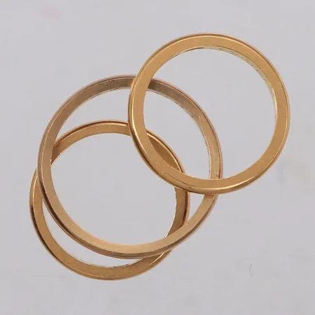 Tre släta ringar, graverade, 20K Vikt: 10,7 g