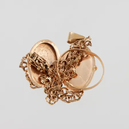 Trasigt guld 18k. Vikt: 8,3 g