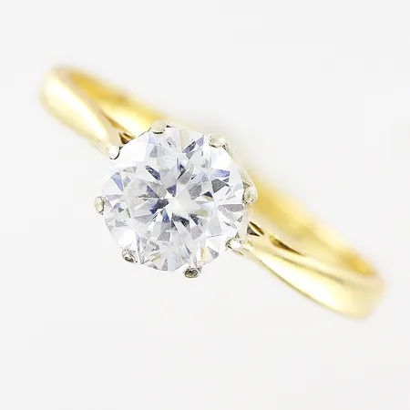 Ring vit sten stl 16¾, bredd 1,5-6,5mm, skev skena, repor på sten, 18K Vikt: 2,1 g