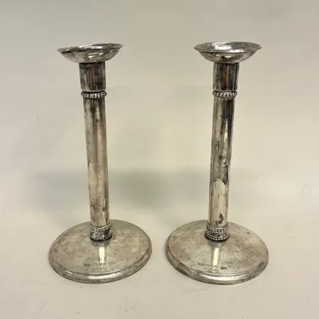 Ett par ljusstakar, höjd 20cm, Vera Ferngren, GAB, år 1964 Stockholm, Fötter saknar fyllning, 830/1000 silver  Vikt: 302,7 g