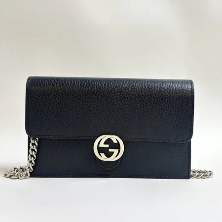 Väska Gucci, Interlocking Wallet on chain crossbody bag, modellnr 510314, mått 19 x 11,5 x 4cm, svart läder, manual, kvitto från Barcelona outlet, originalkartong
