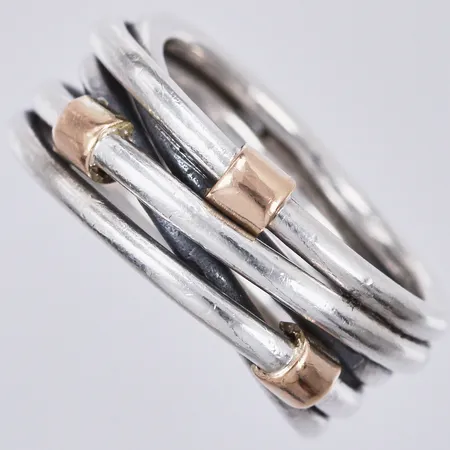 Ring Pandora med detaljer i 14K stl ca 16½ bredd ca 6-11mm 925/1000 silver  Vikt: 8 g