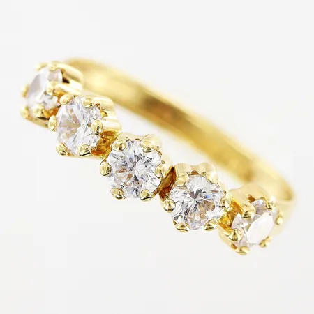 Ring, vita stenar, stl 19, bredd 2,5-4,5mm, GHA, 18K.  Vikt: 1,4 g